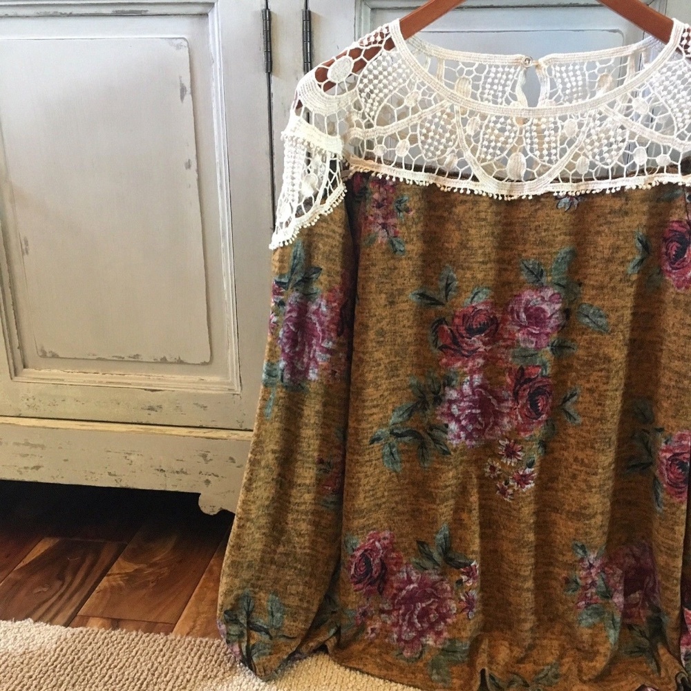 LAST ONE! NWT 1X Plus Size Lace Mustard Blouse - Picture 3 of 7